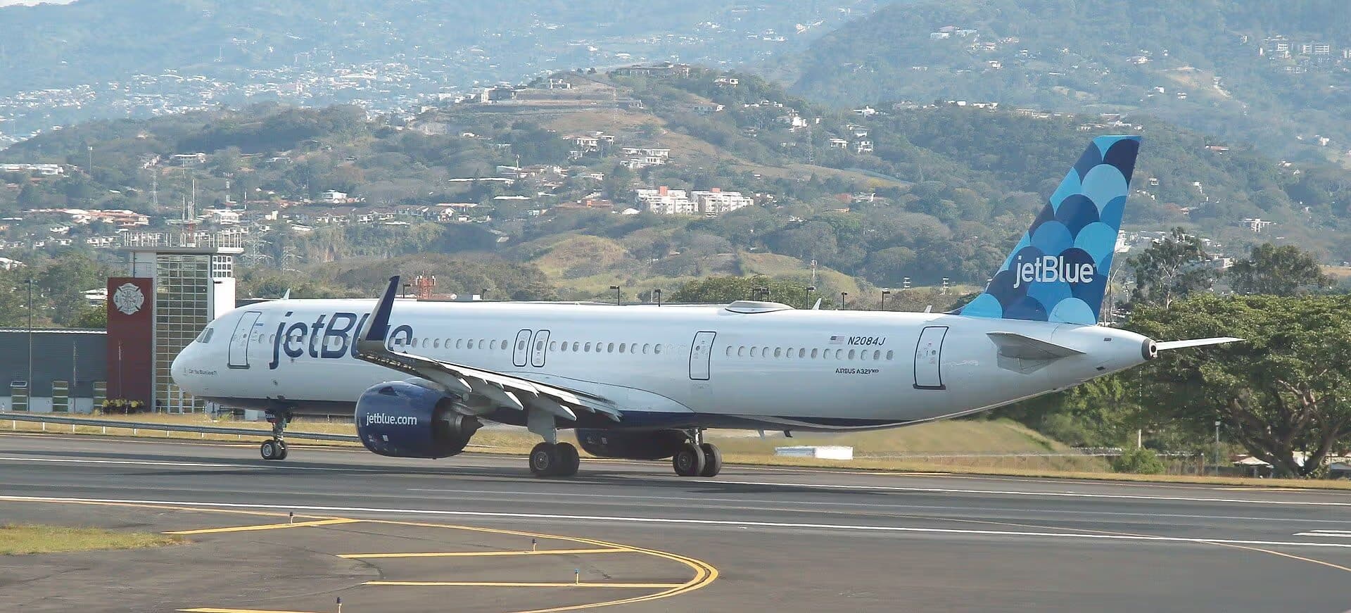 N2084J — Airbus