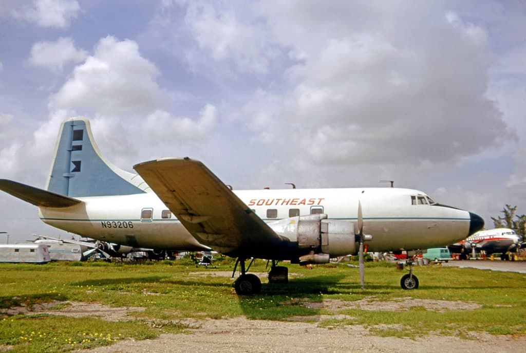 N93206 — Twin-engine aircraft