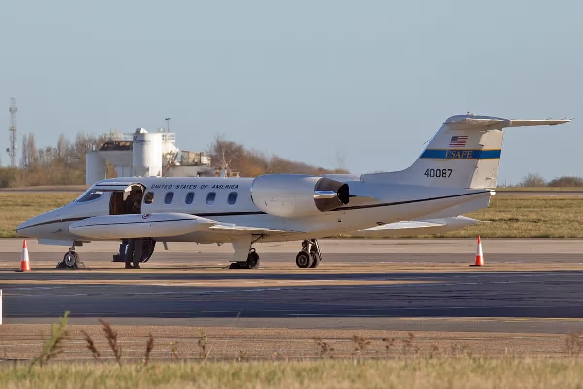 Unidentified — Business jet