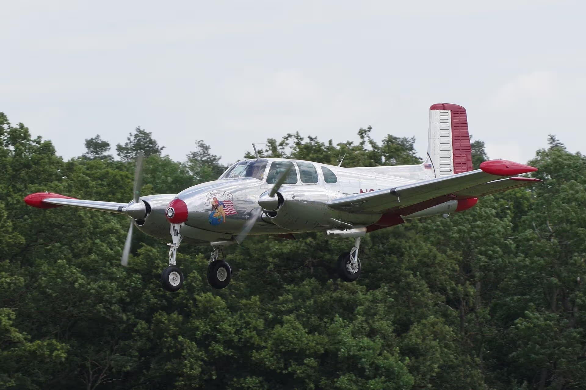 N3670B — Twin-engine aircraft