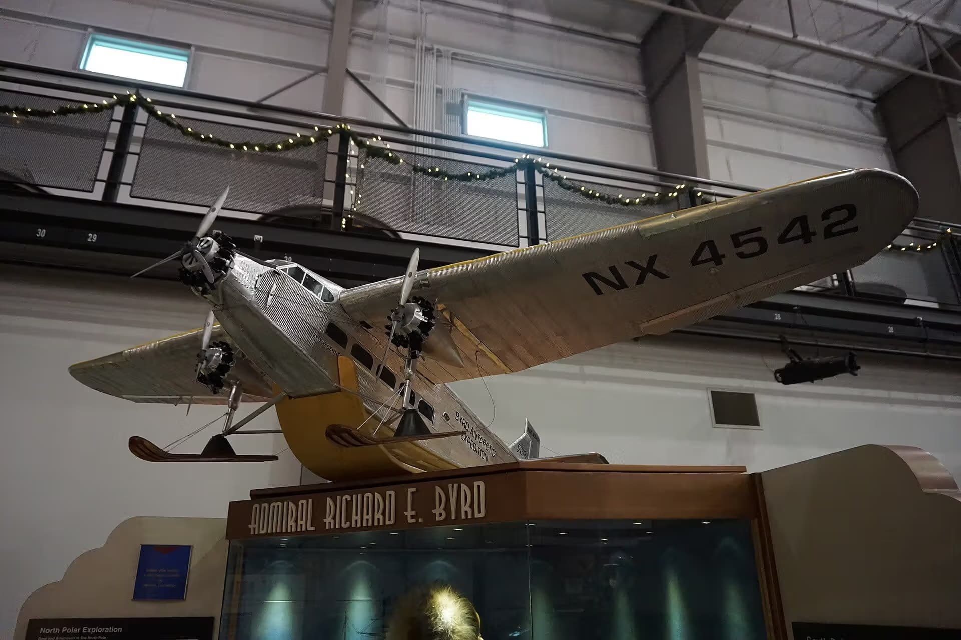 Unidentified — Twin-engine aircraft
