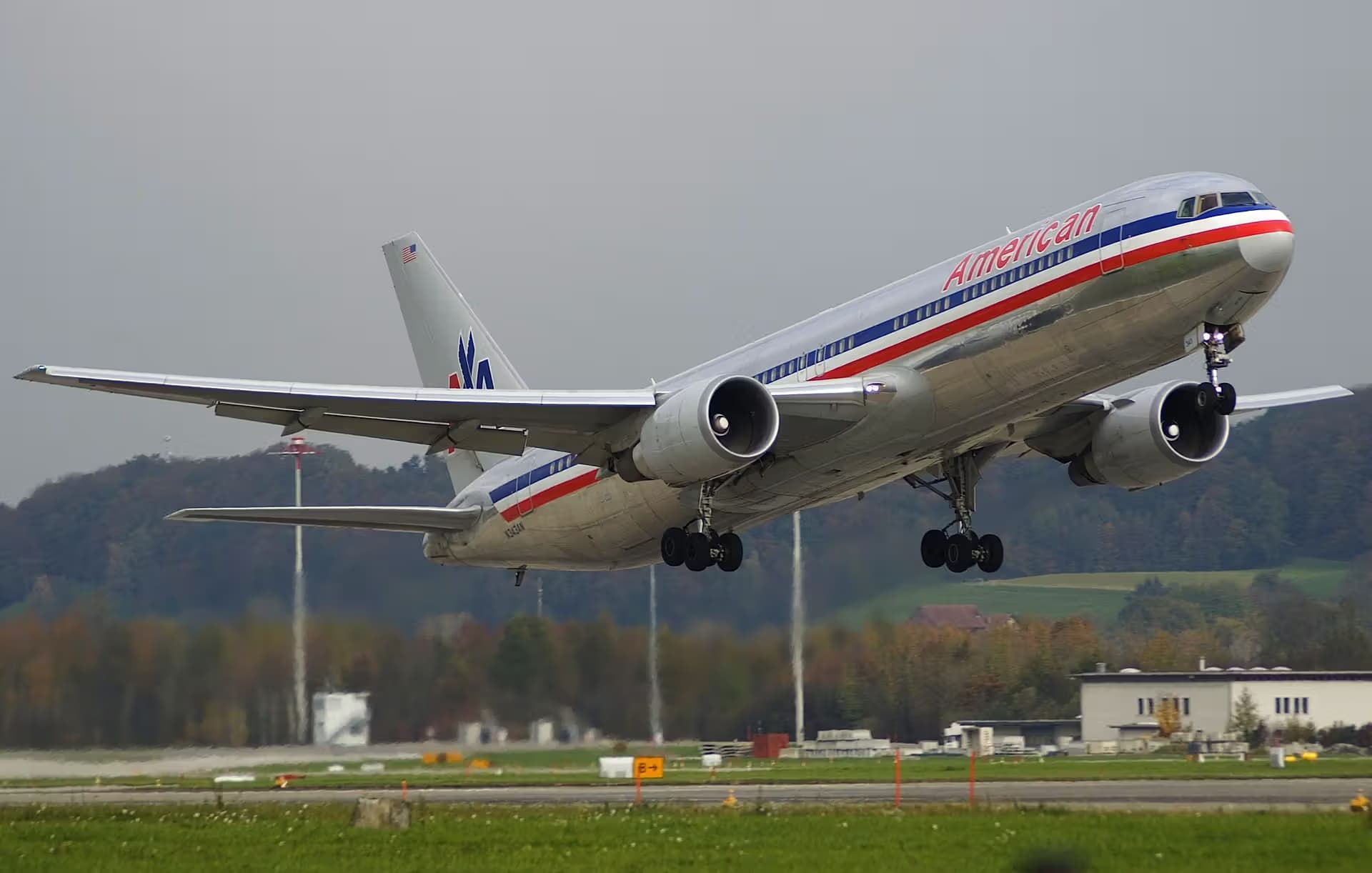 N343AN — Twin-engine aircraft