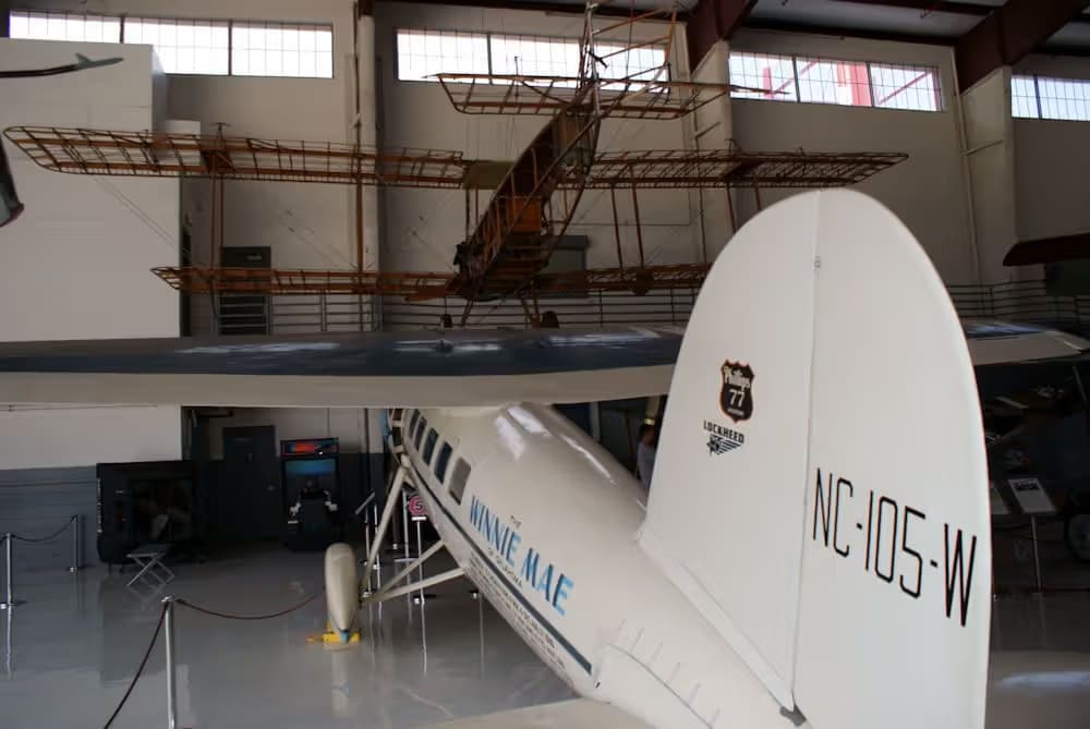 Unidentified — Lockheed