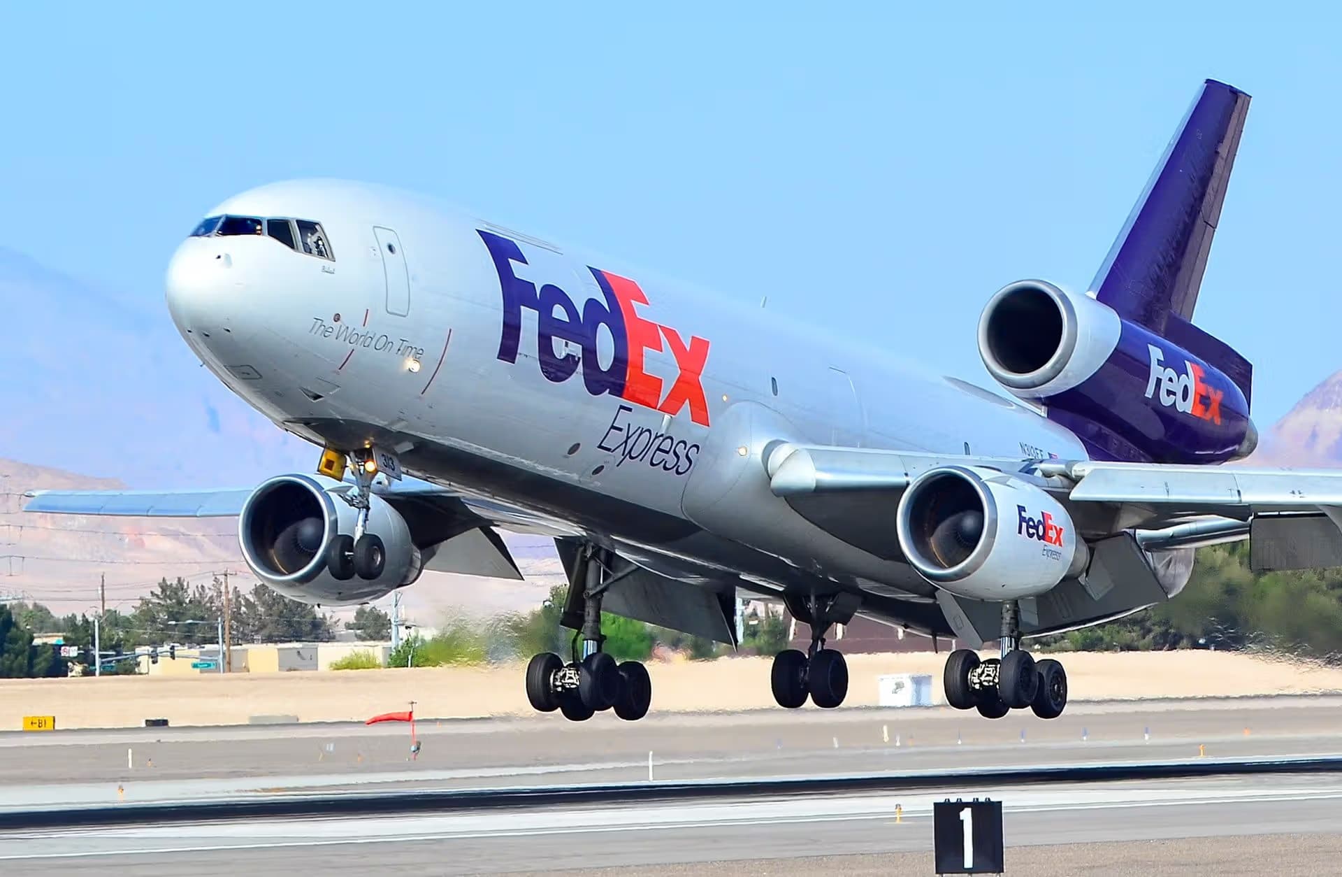 N313FE — Douglas