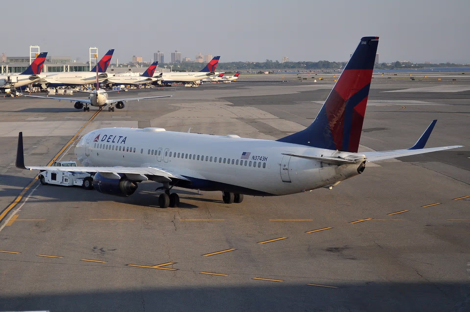N3743H — Twin-engine aircraft