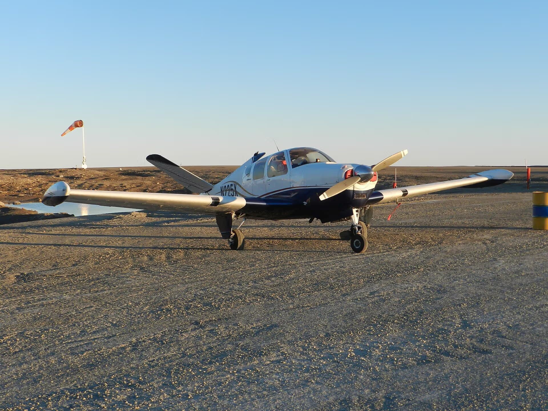 N225X — Beechcraft at Cambridge Bay Airport