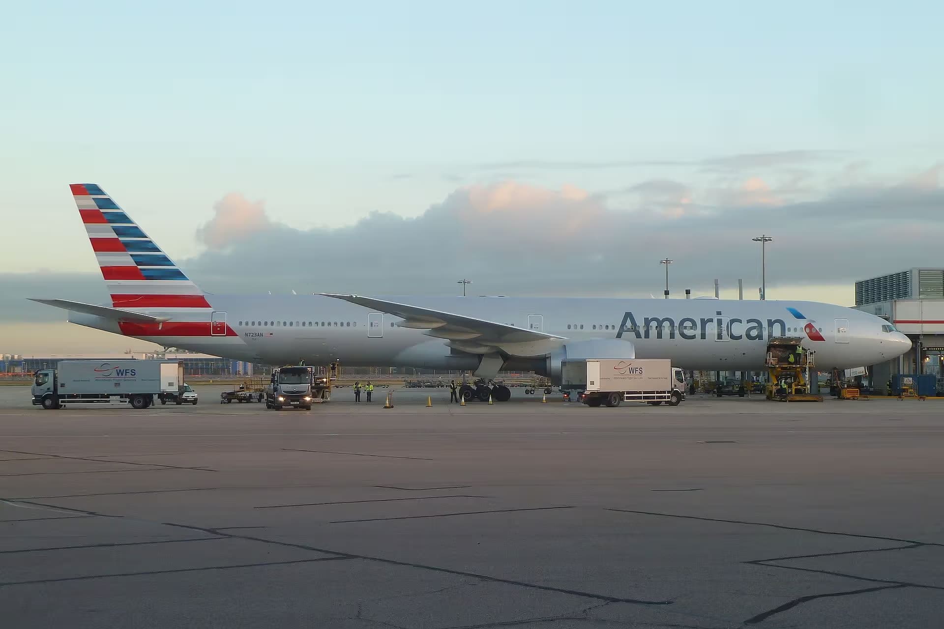 N723AN — Twin-engine aircraft