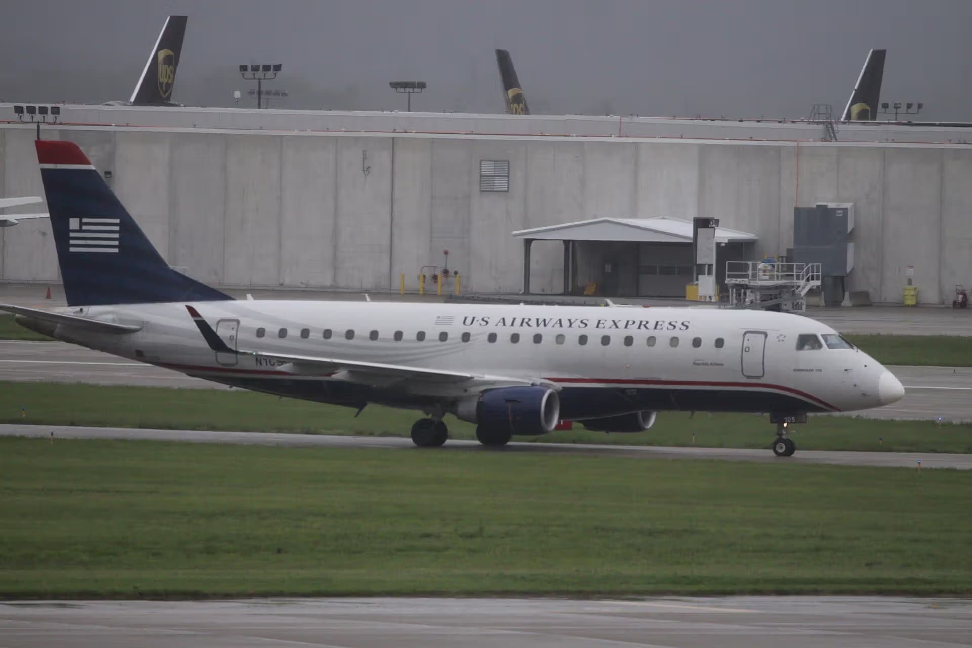 N105HQ — Embraer