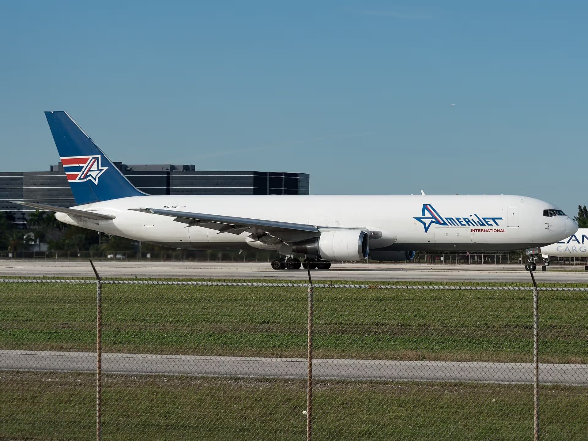 N316CM — Twin-engine aircraft at Miami International Airport
