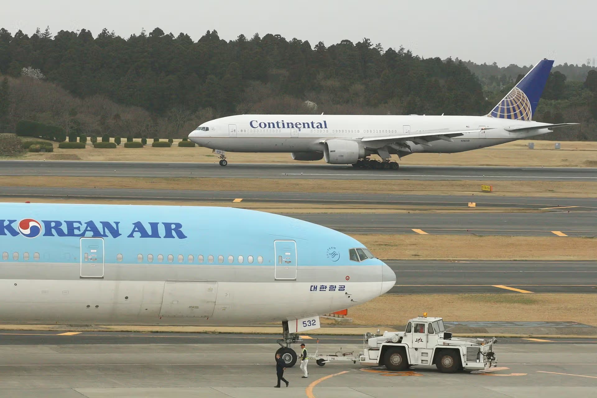 N76010 — Twin-engine aircraft