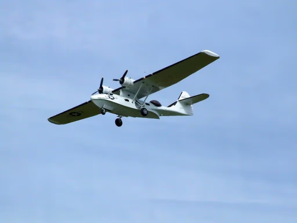 Unidentified — Twin-engine aircraft