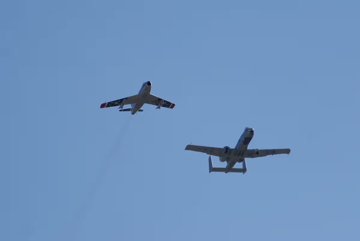 Unidentified — Twin-engine aircraft