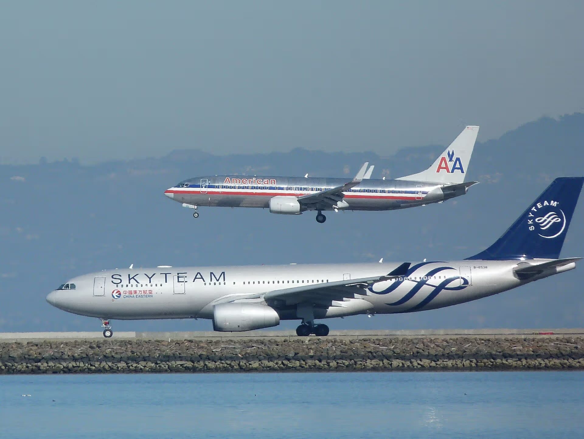 N990AN — Twin-engine aircraft