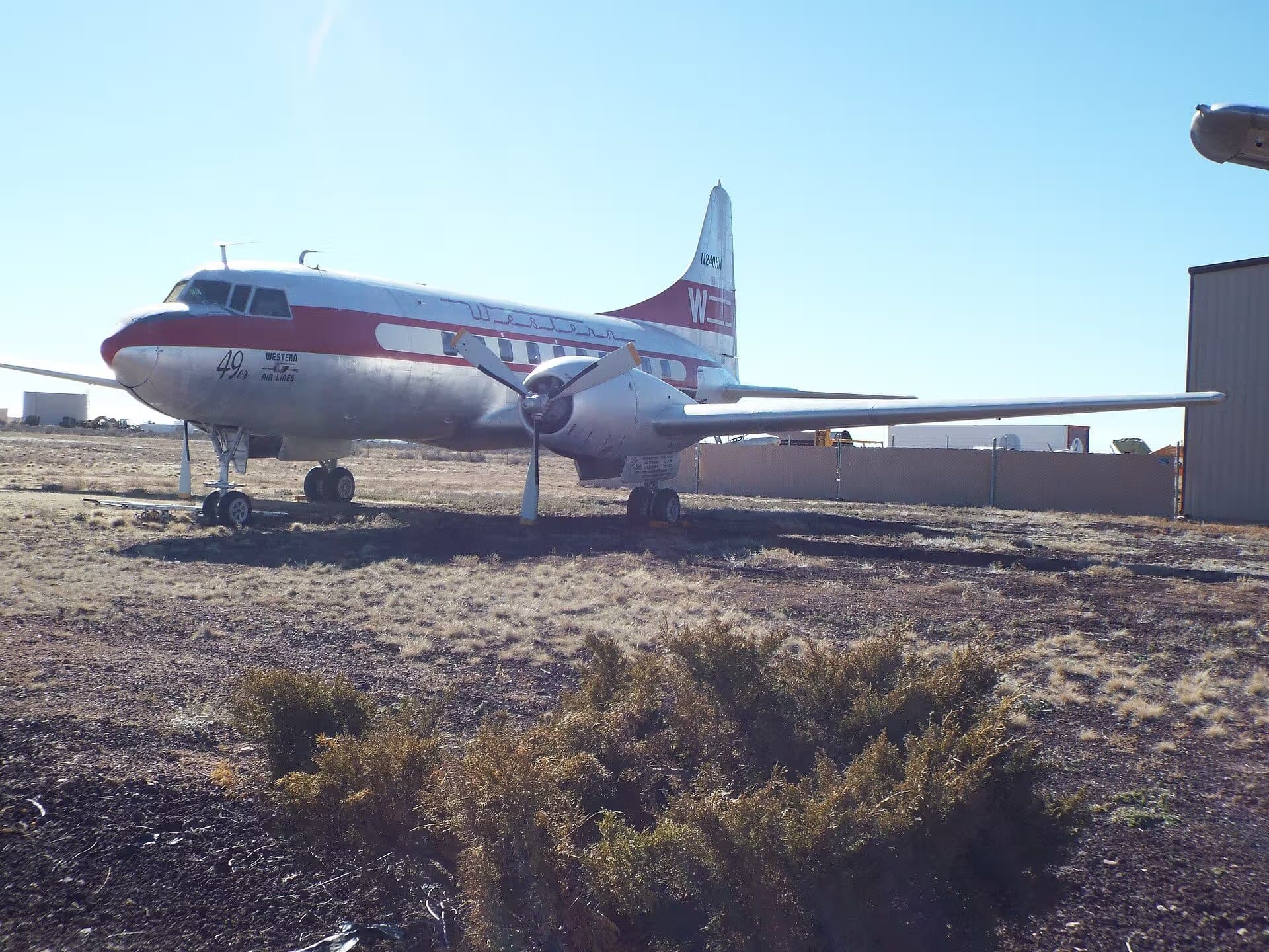N240HH — Twin-engine aircraft