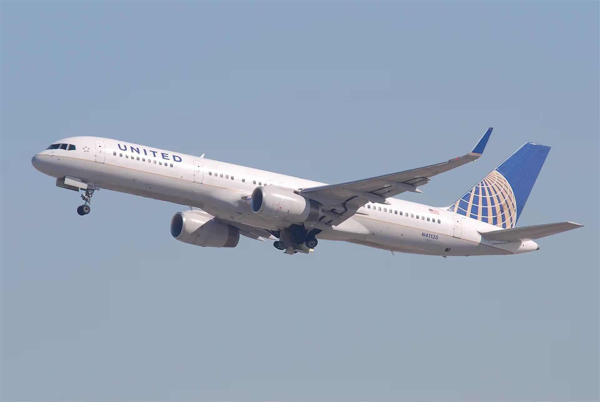 N41135 — Twin-engine aircraft