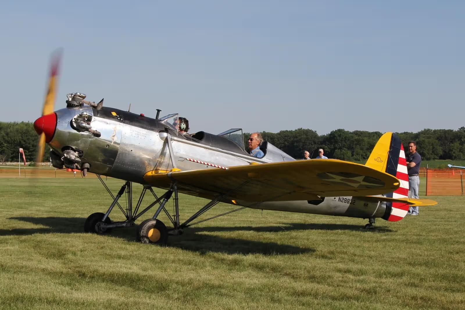 N28832 — Single-engine aircraft