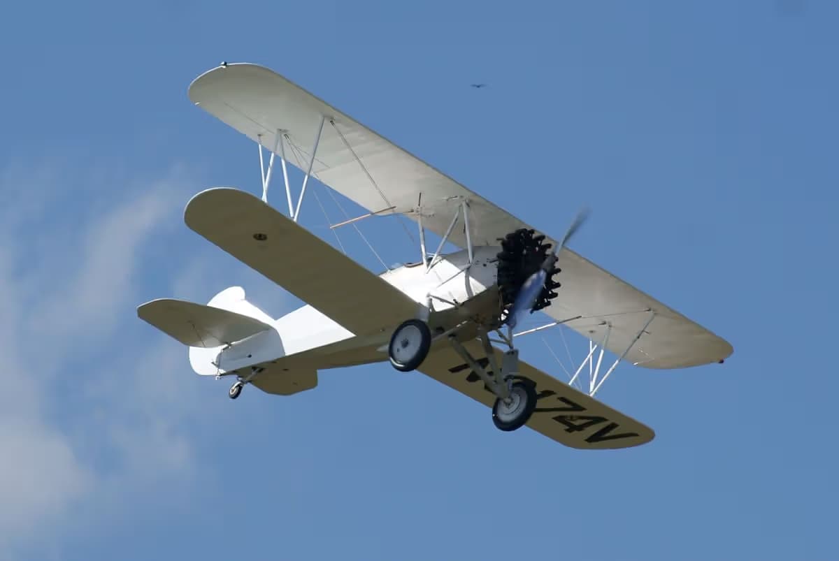 Unidentified — Single-engine aircraft