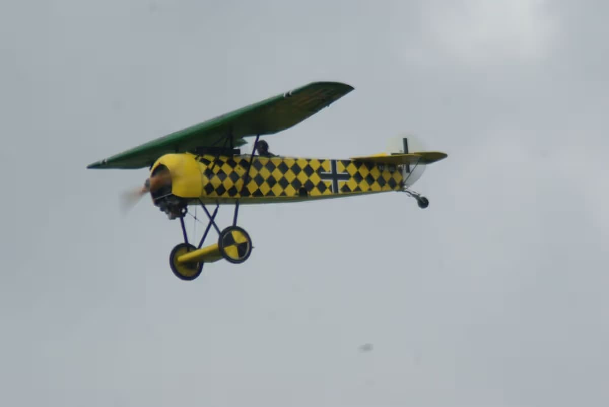 Unidentified — Single-engine aircraft