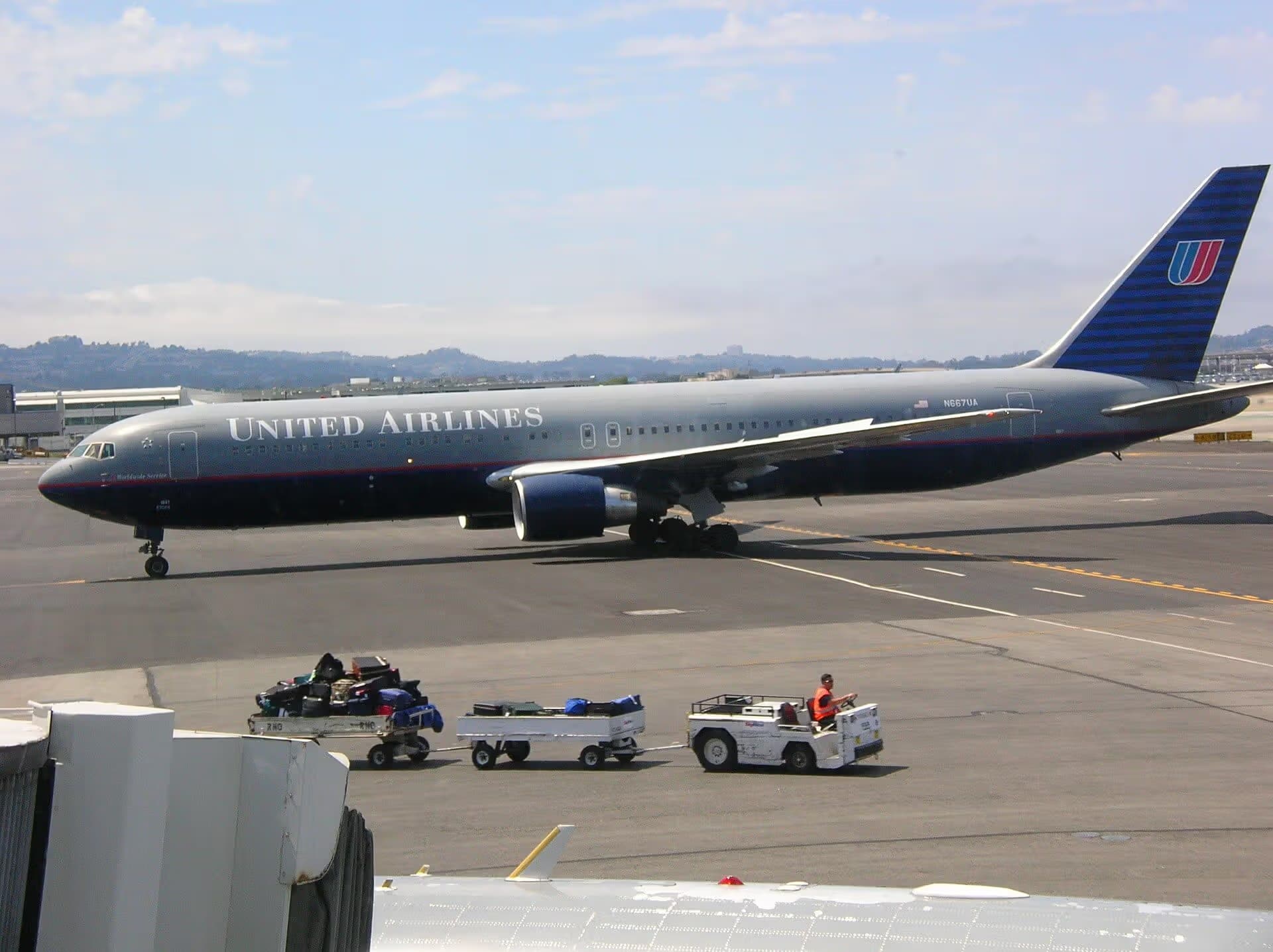N667UA — Boeing