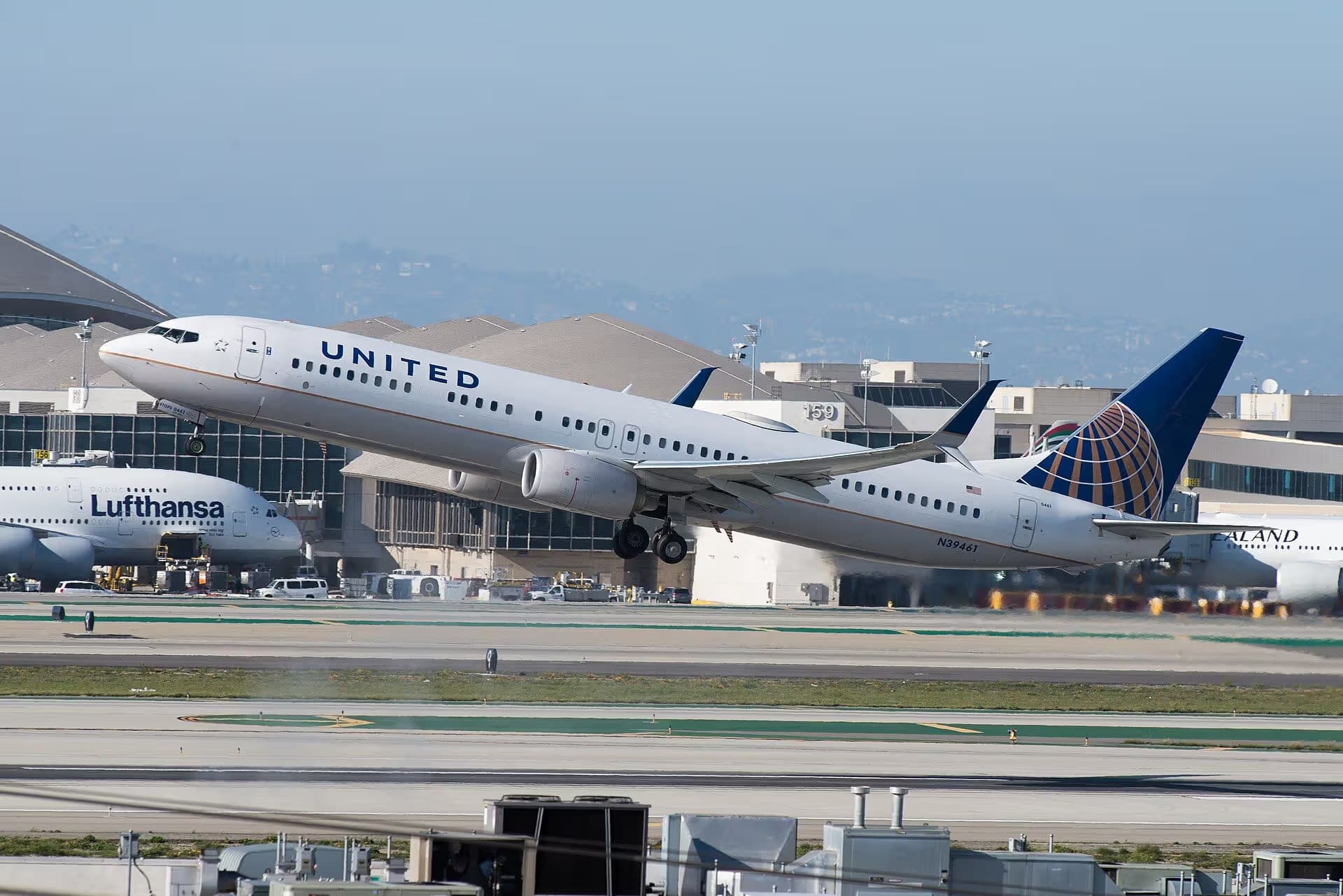 N39461 — Twin-engine aircraft