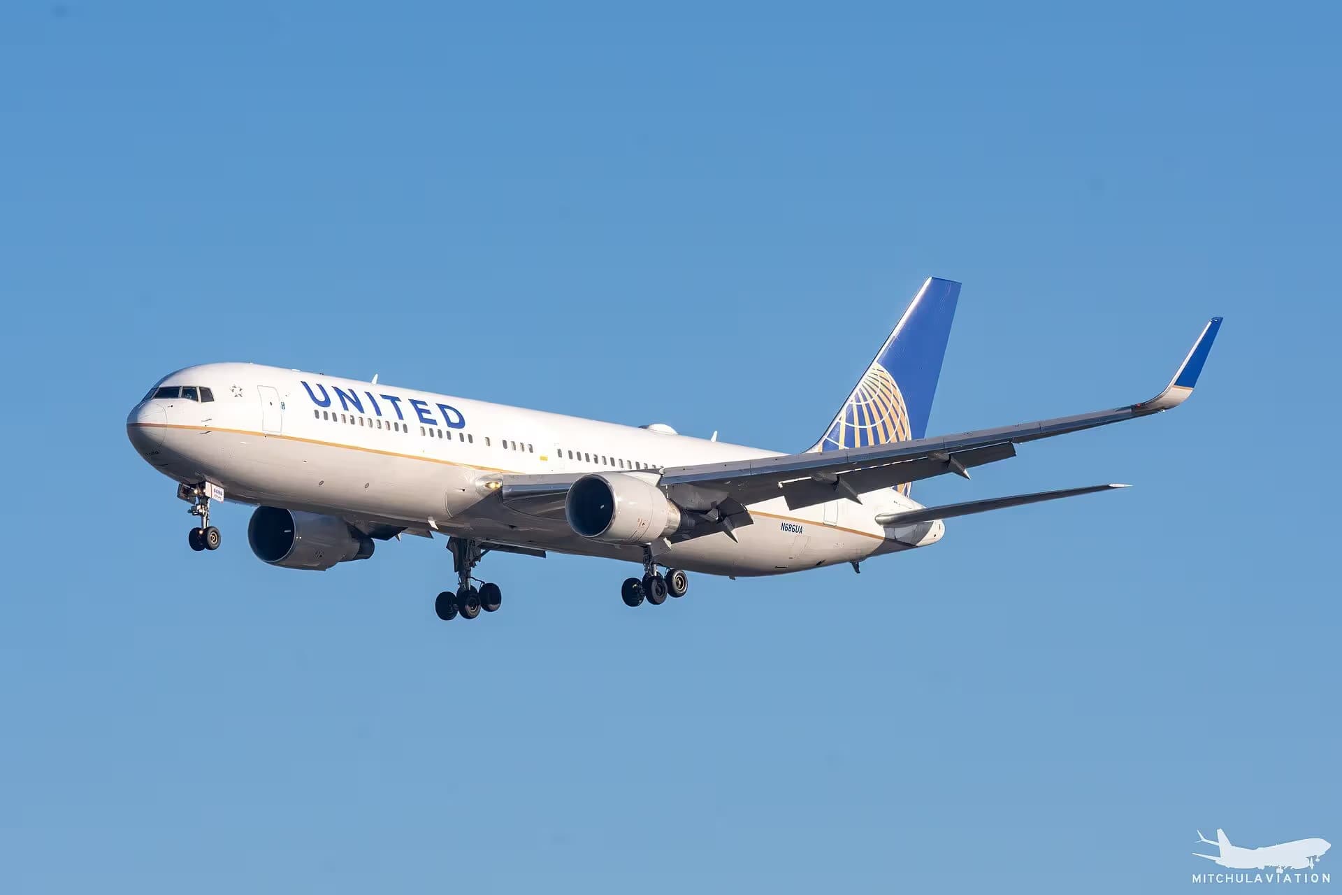 N686UA — Boeing at London Heathrow Airport