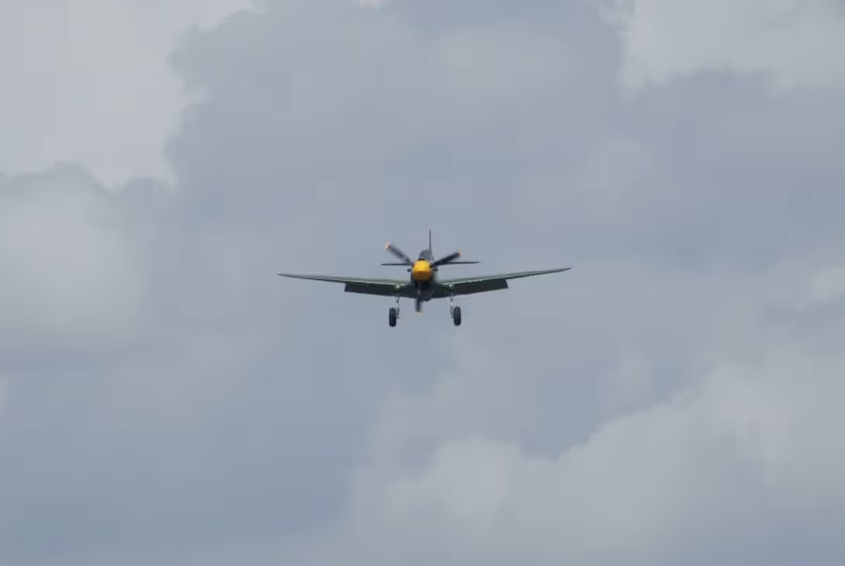 Unidentified — Single-engine aircraft