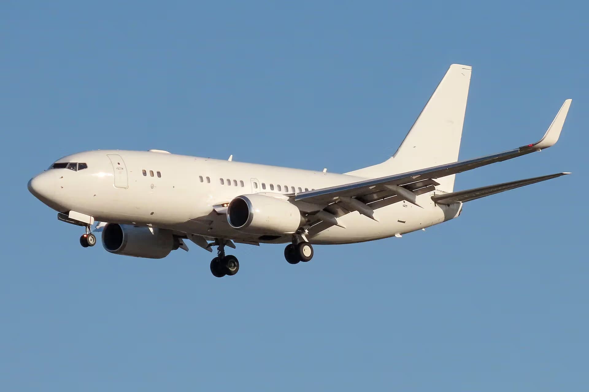 N7777Q — Twin-engine aircraft