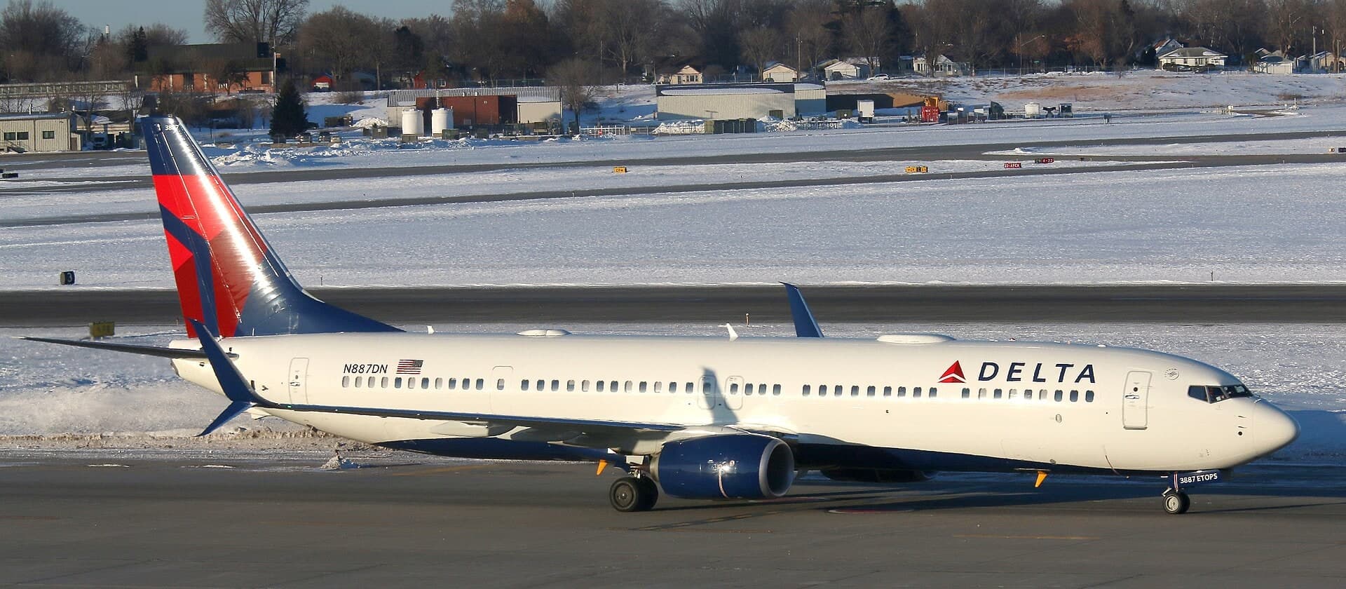N887DN — Twin-engine aircraft