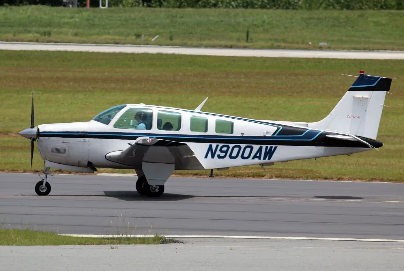 N900AW — Beechcraft