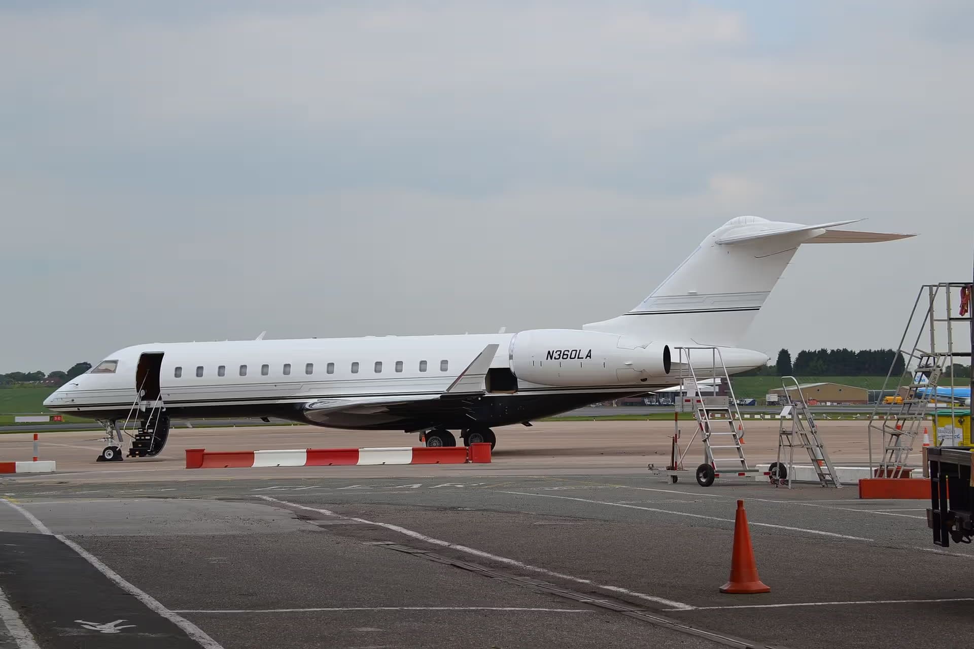N360LA — Business jet