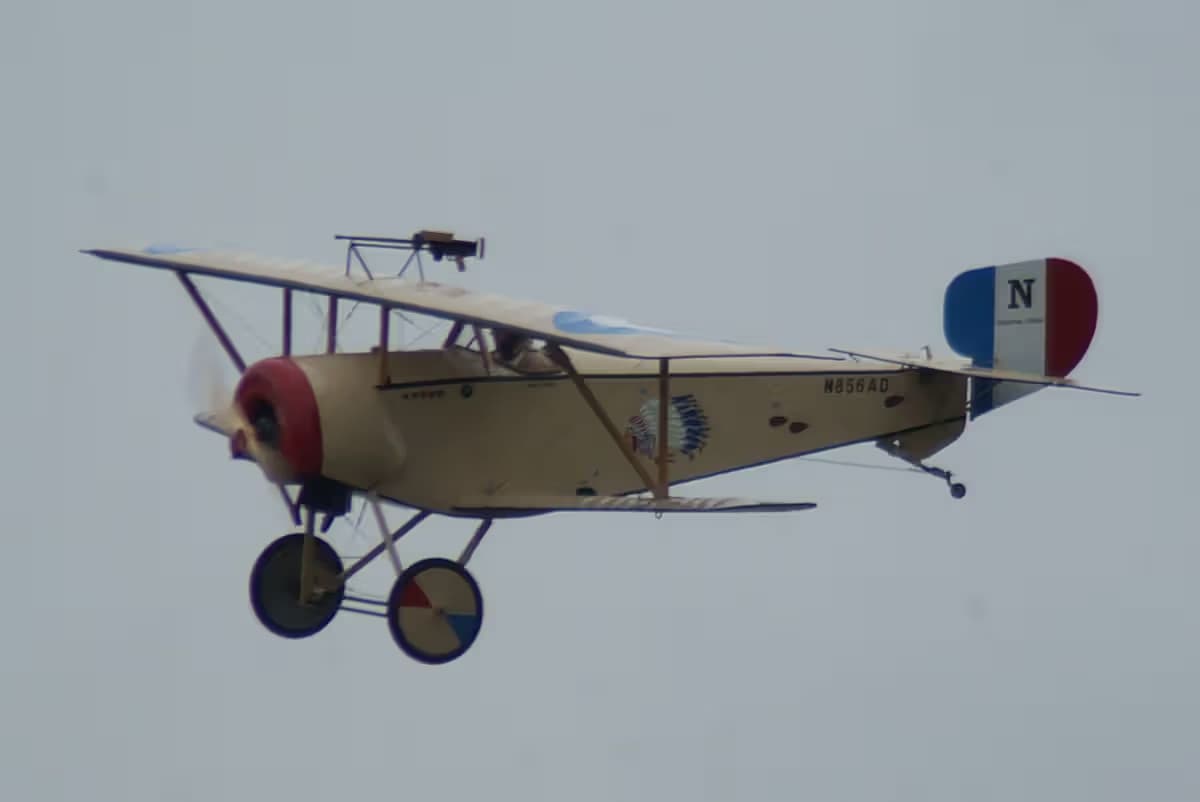 Unidentified — Single-engine aircraft
