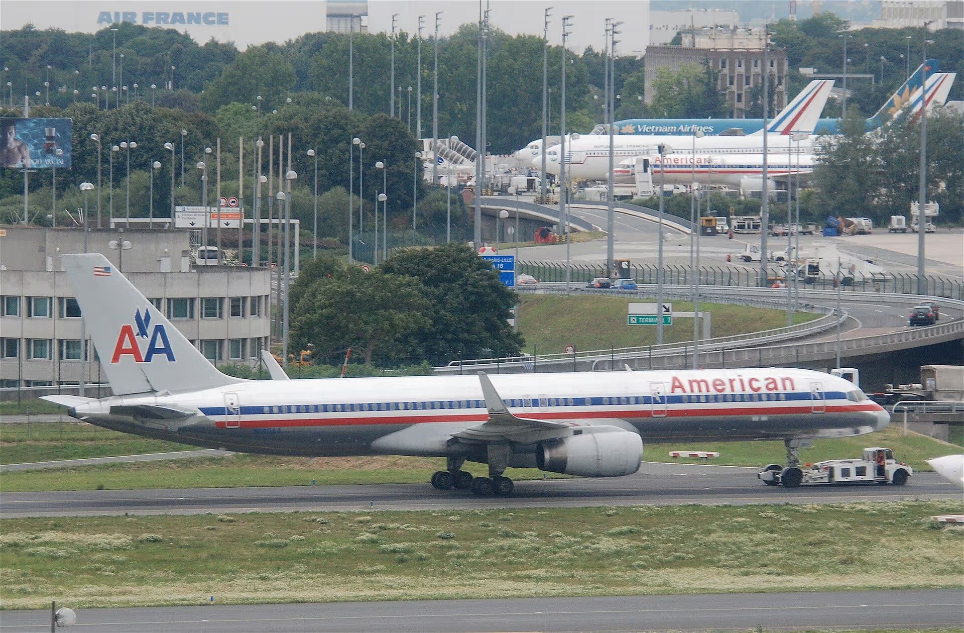 N190AA — Boeing