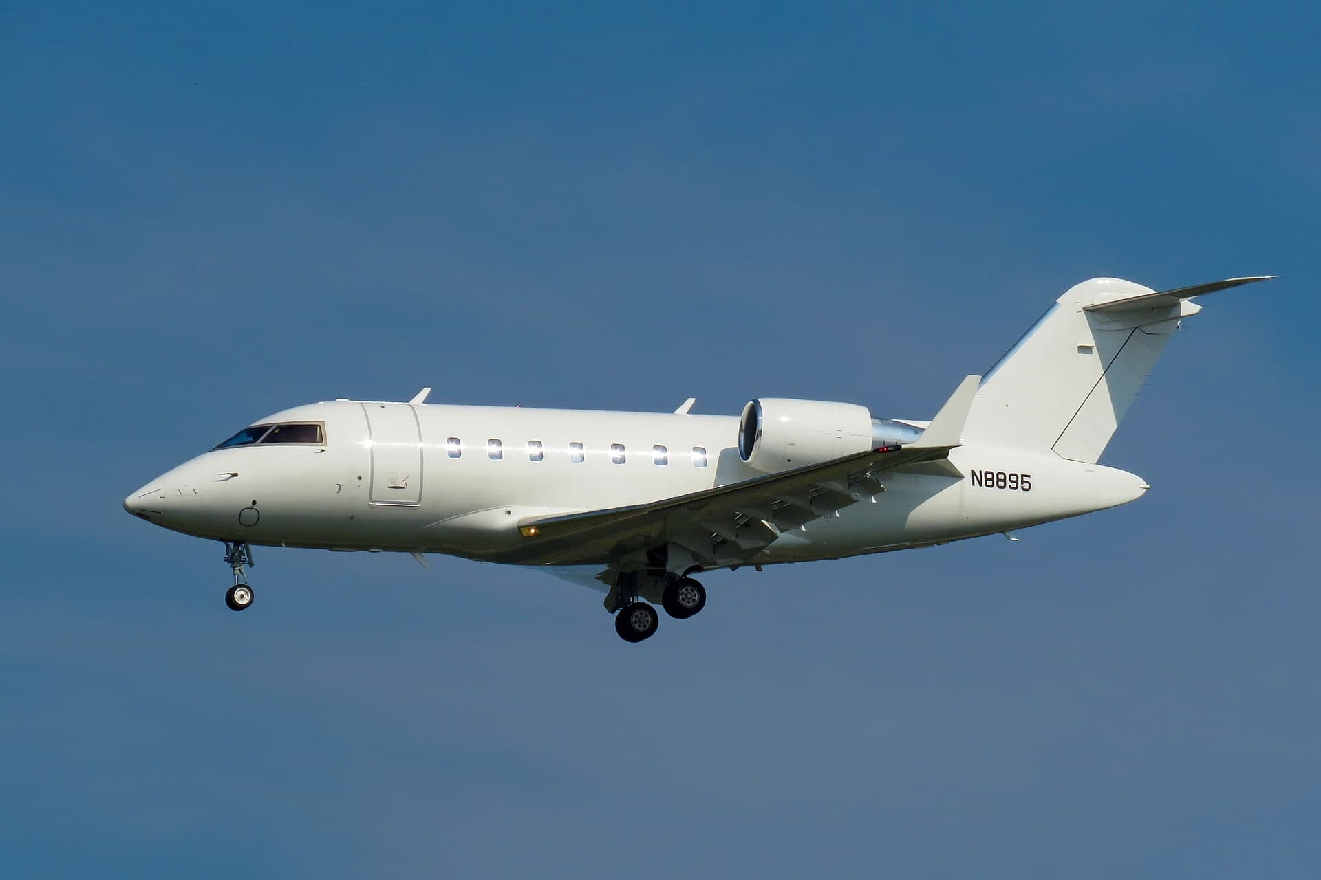 N8895 — Business jet