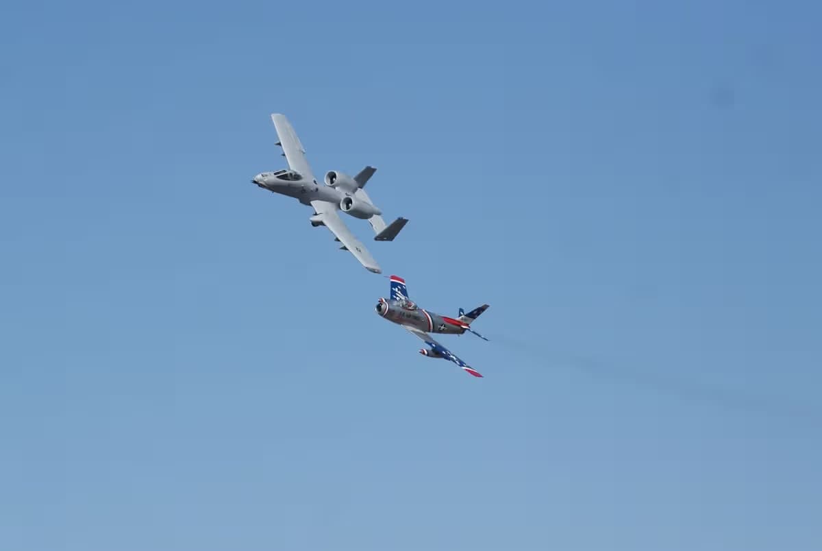 Unidentified — Twin-engine aircraft