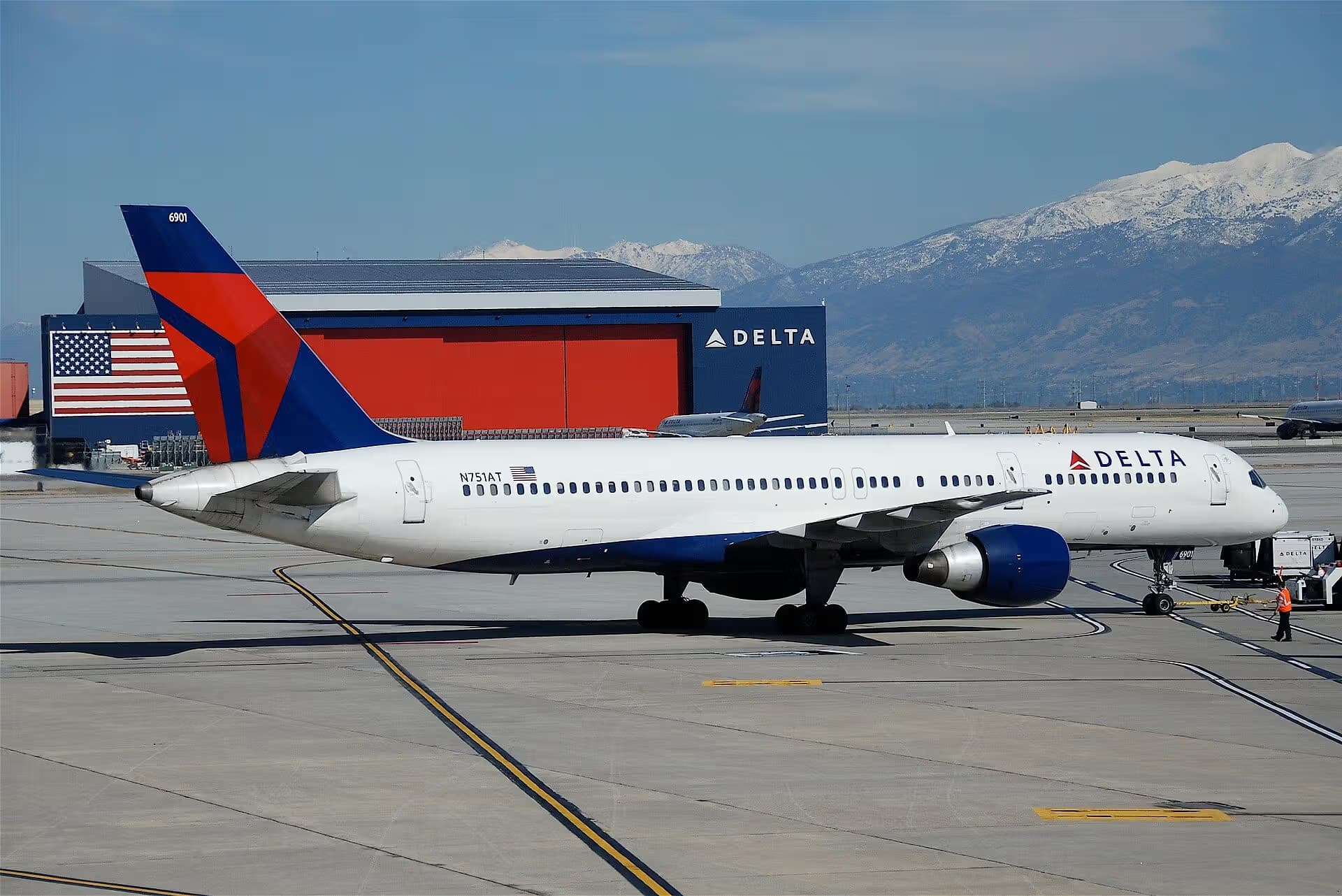 N751AT — Twin-engine aircraft
