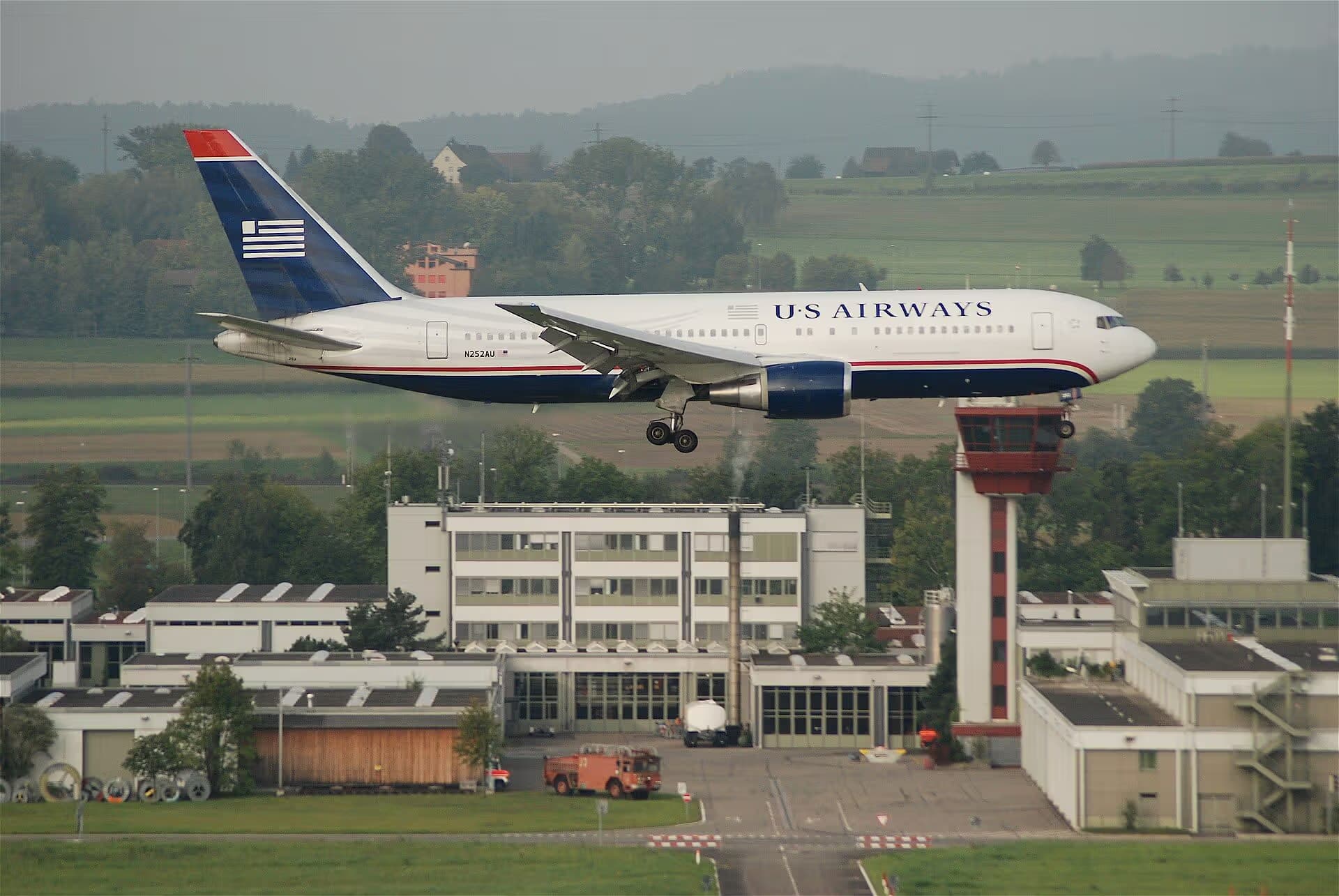 N252AU — Twin-engine aircraft