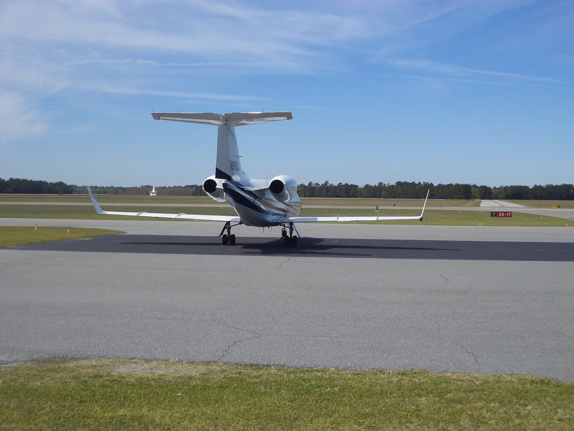 N61SJ — Business jet at Valdosta Regional Airport