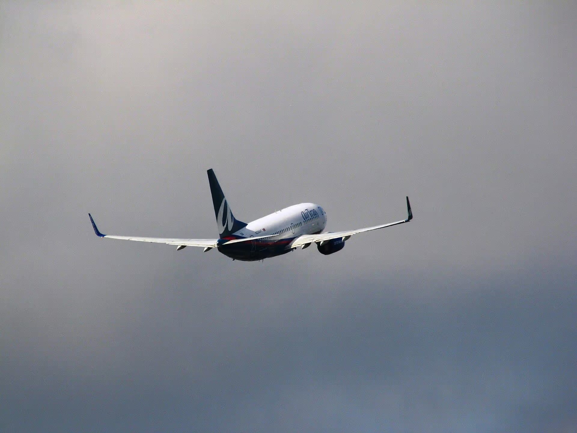 N284AT — Twin-engine aircraft