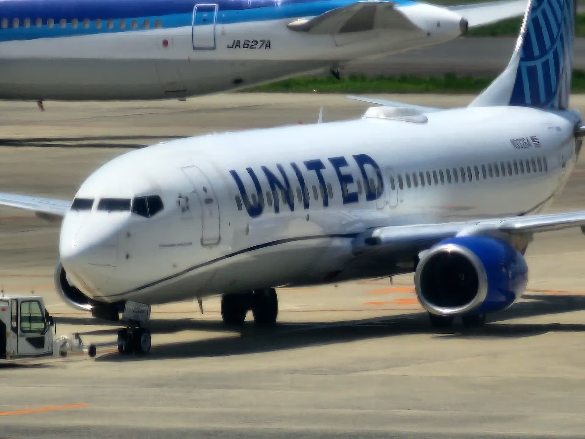 N33264 — Twin-engine aircraft