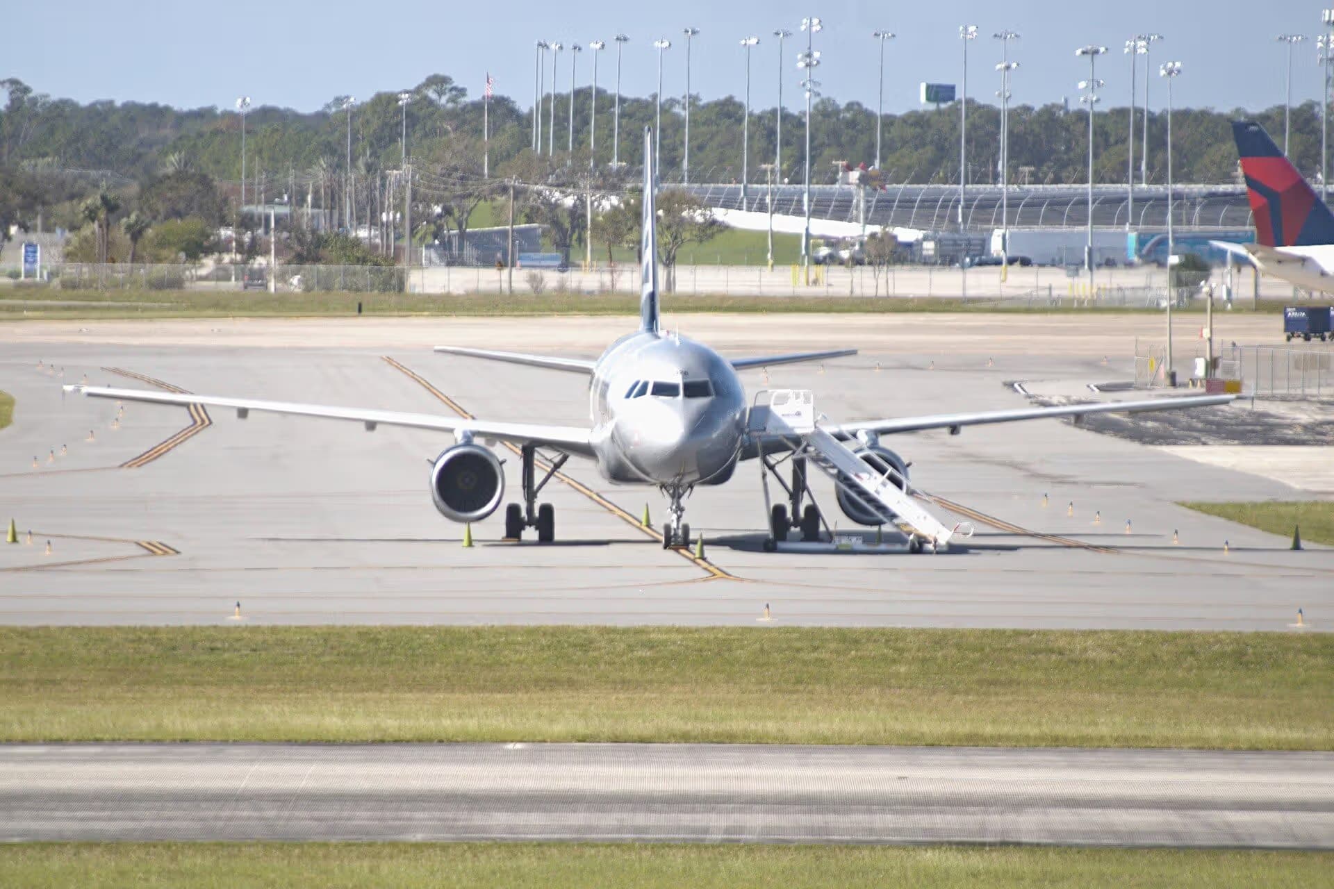 N328NV — Twin-engine aircraft