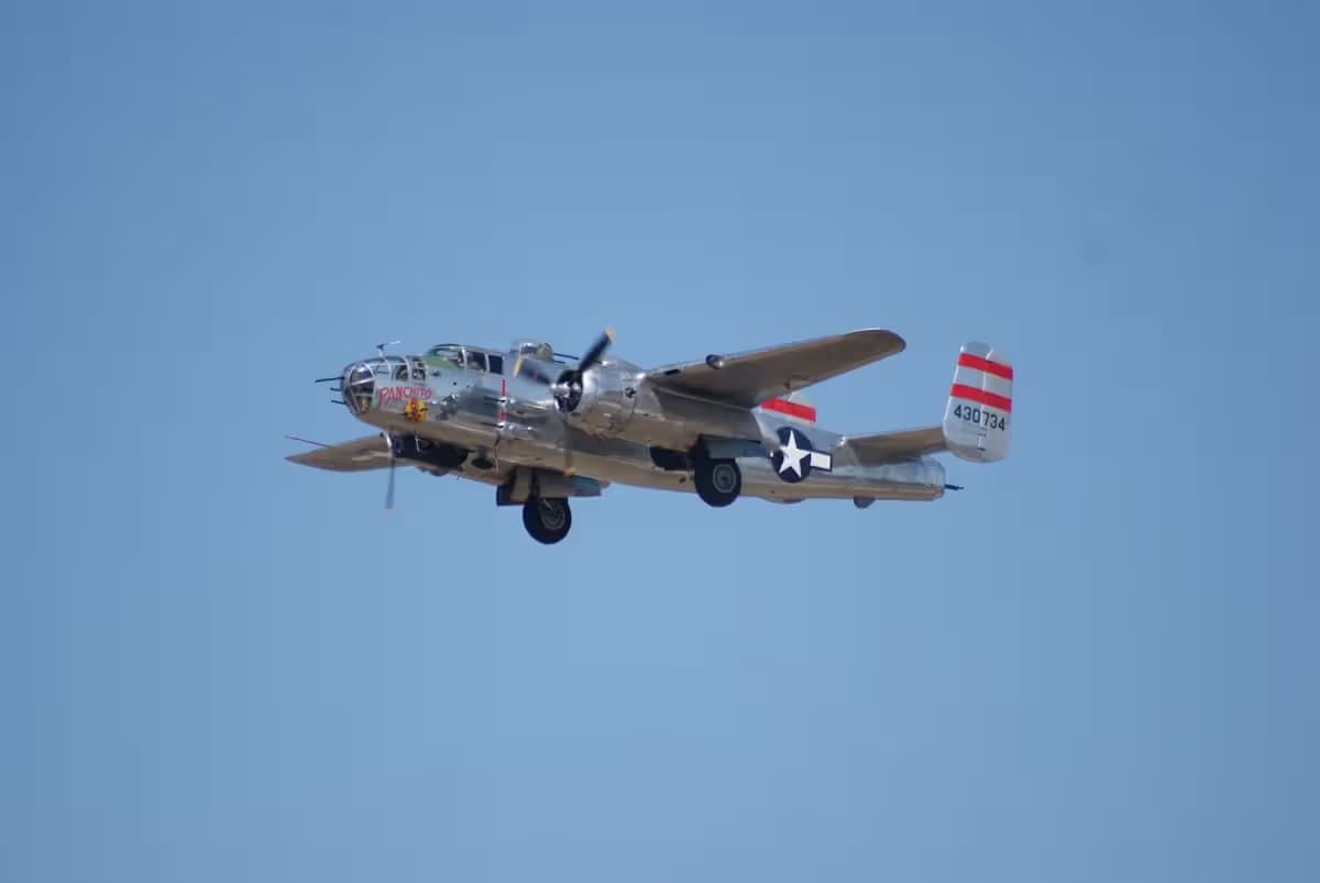 Unidentified — Twin-engine aircraft