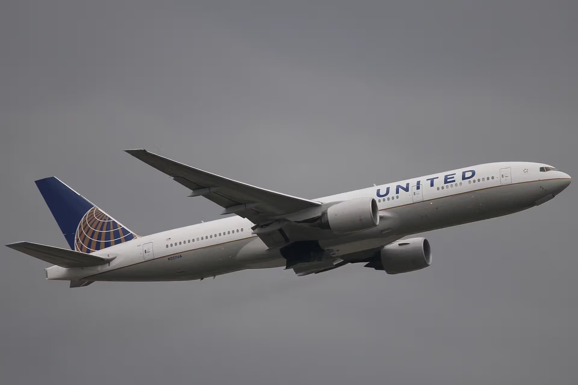 N227UA — Twin-engine aircraft