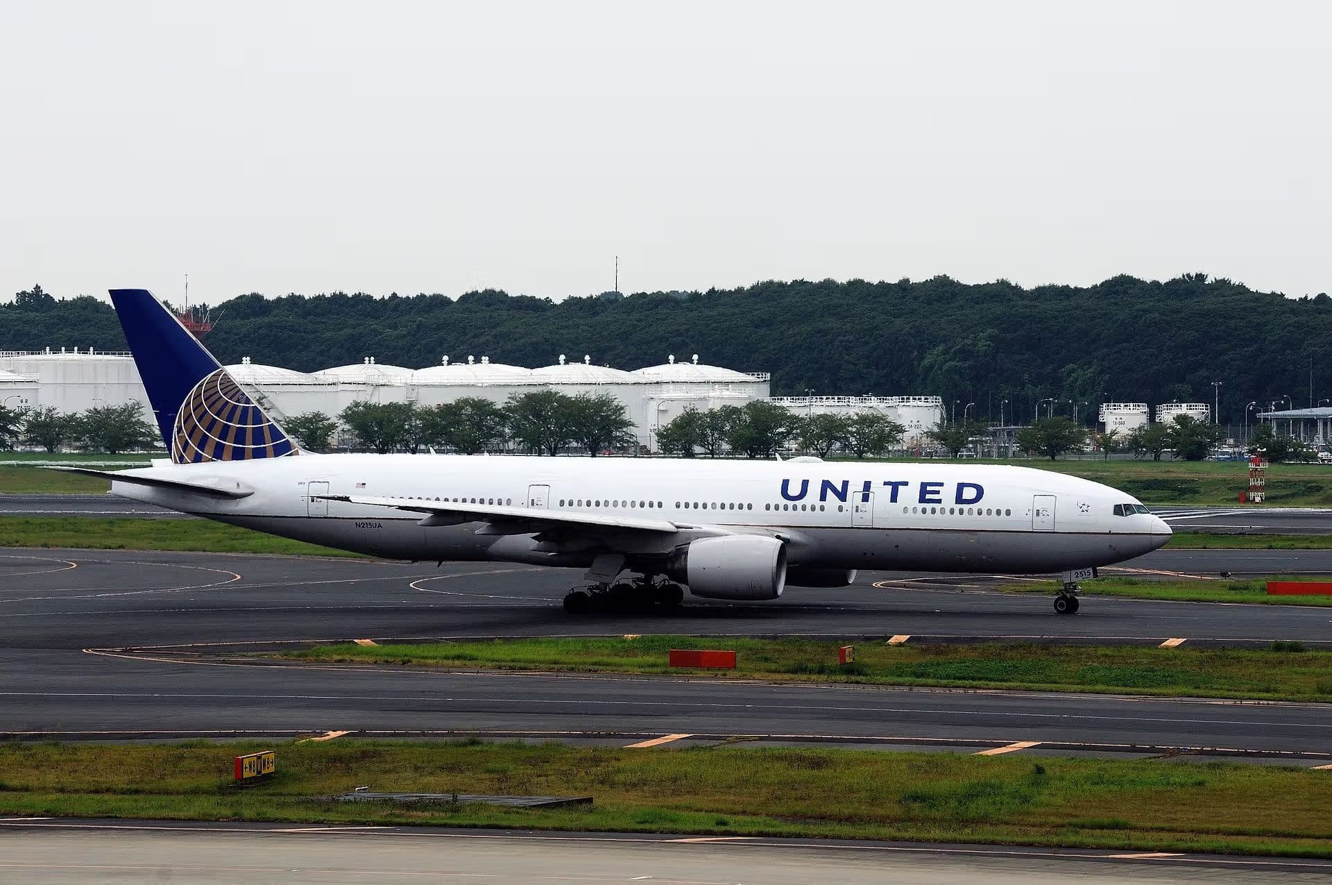 N215UA — Boeing