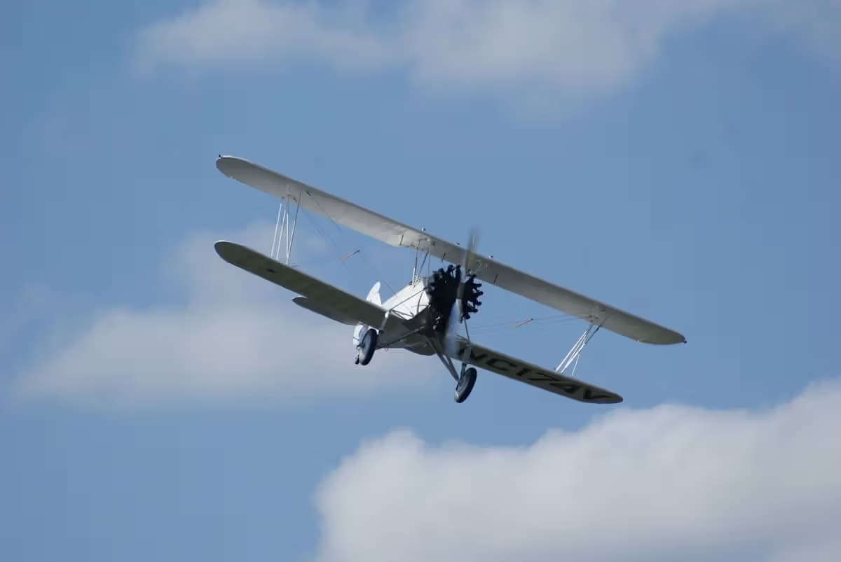 Unidentified — Single-engine aircraft