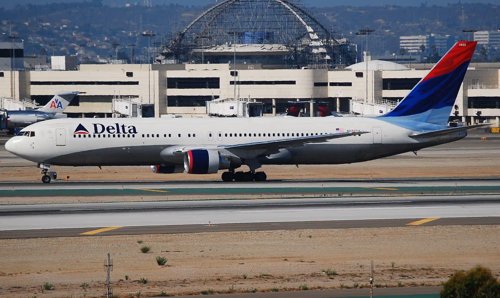 N1402A — Twin-engine aircraft
