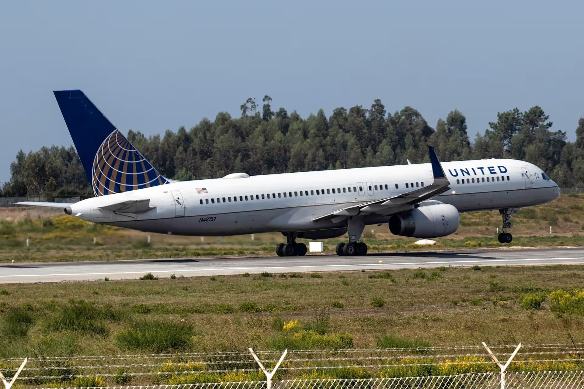 N48127 — Twin-engine aircraft