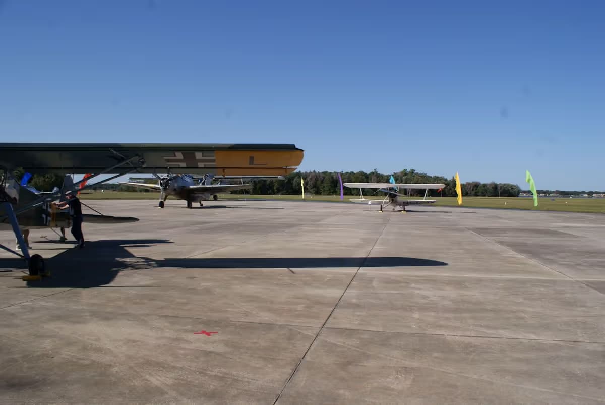 Unidentified — Single-engine aircraft