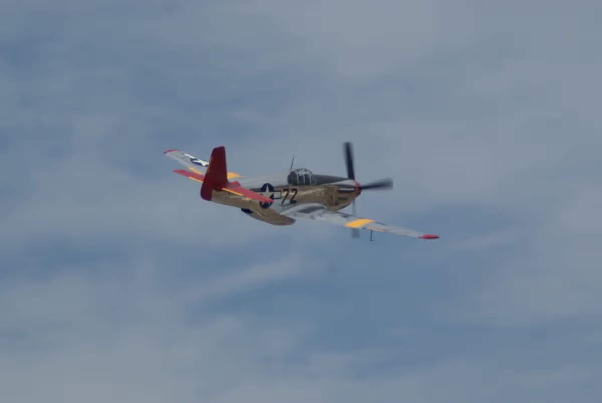 Unidentified — Single-engine aircraft