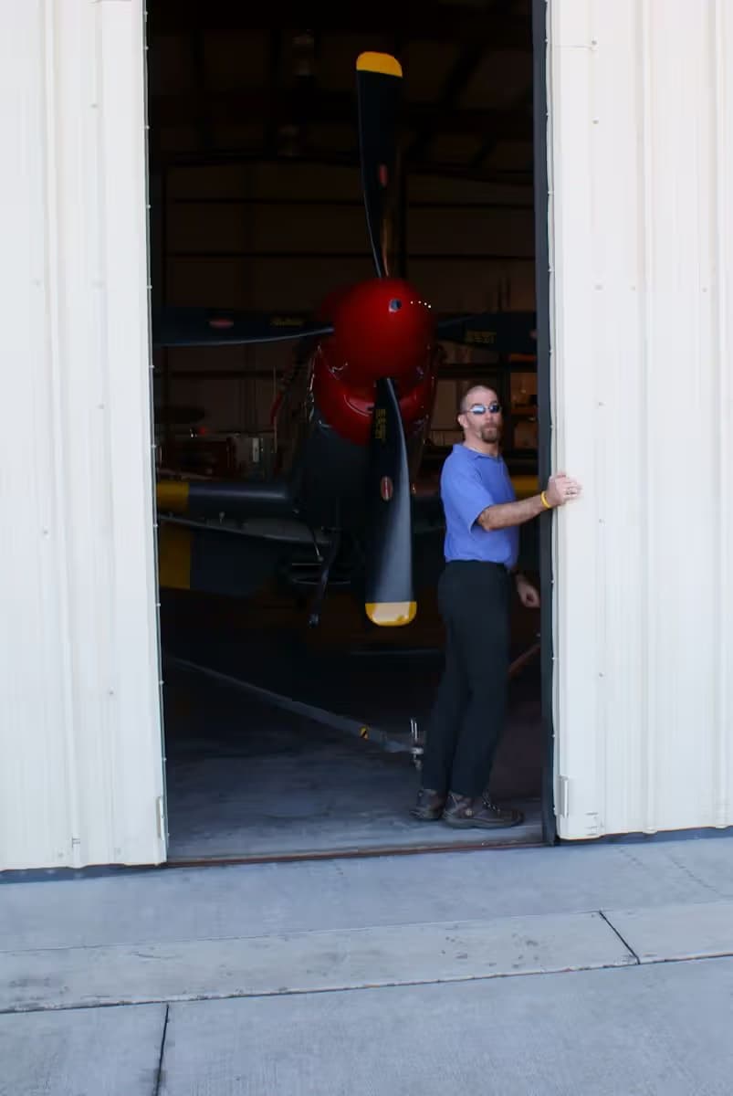 Unidentified — Single-engine aircraft