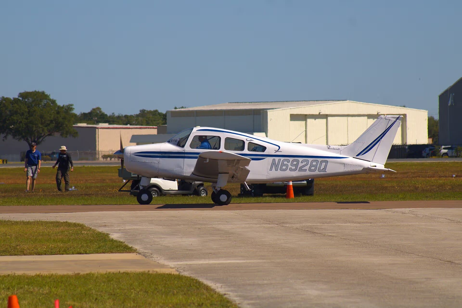 N6928Q — Beechcraft